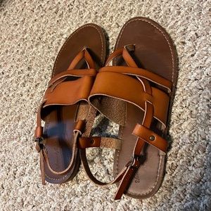 Universal Thread Brown summer sandals